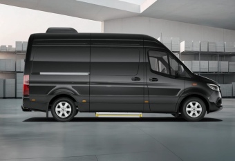 AUTO PILOT Limousine - Mercedes Benz Sprinter side view